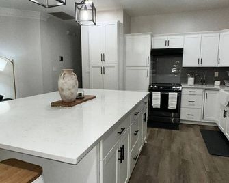 Cozy Pelham Cottage – Minutes from Oak Mountain Park/ Pet-Friendly fees apply - Пелам - Кухня