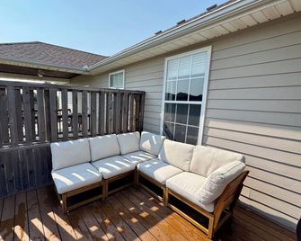Modern 2BR Townhome near the MO State Fair - Sedalia - Balkon
