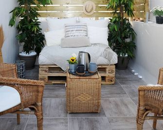 Top of the city Central studio with Acropolis View - אתונה - פטיו