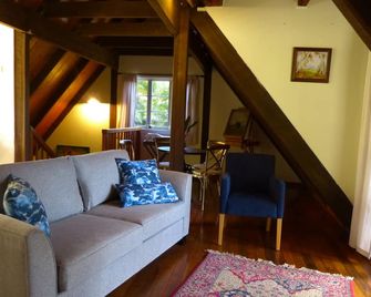 The Stables - 쿠로이 - 거실