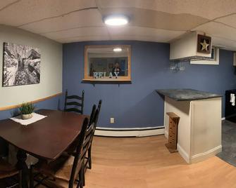 Mountain Hideaway condo - next to PICO and 10min to Killington! - Rutland - Dining room