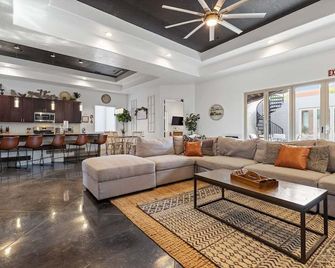 Bridgewood at Sand Hollow Resort - Hurricane - Living room