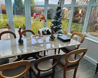 Full house with established garden, summer house, outdoor entertainment area - Grantown-on-Spey - Essbereich