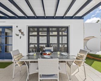Villa Dream Room Playa Blanca by EscapeHome - Playa Blanca - Patio