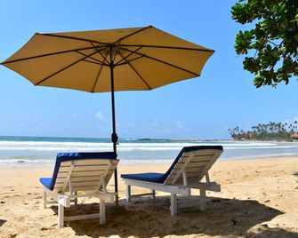 Smeralda Beach Hotel - Dikwella - Strand