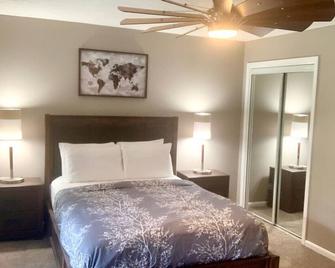 The House Hotels- E. Turkeyfoot #2 - Akron - Bedroom