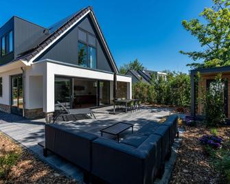 Beautiful luxurious villa situated in Den Burg - Den Burg - Binnenhof