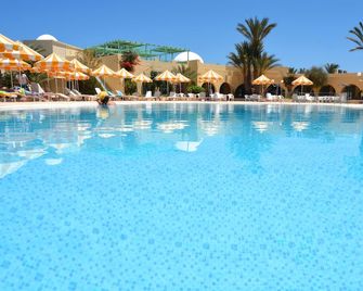 Hotel Venice Beach- Families and Couples Only - מידון - בריכה