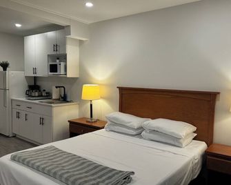 Cozy Motel Studio with kitchenette - 7 - Edmonton - Bedroom