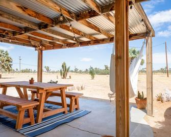 Gemini Retreat- Enjoy a sky full of stars at this peaceful home - Yucca Valley - Patio
