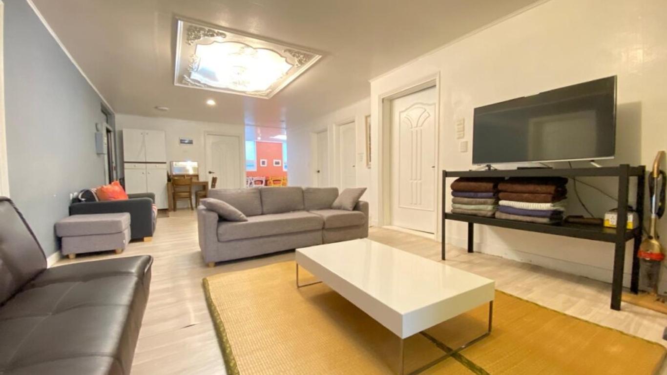 Kang's Apartments in Central Seoul