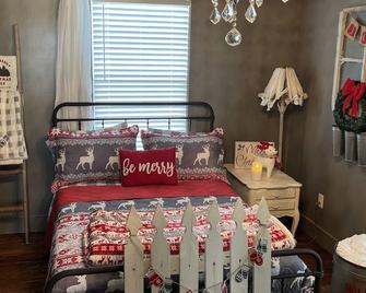 Firefly Farms - Country Guest Cottage - Brenham - Bedroom