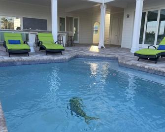 The Frigate House, Luxury Home. Pool, Boat Slip, Beach Access - Hope Town - Piscina