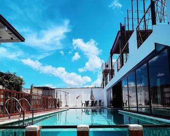 Urban Glamp Resort Iloilo - Iloilo City - Piscina