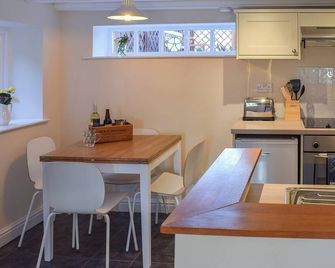 2 bedroom accommodation in Aislaby, near Whitby - Whitby - Dining room