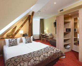 Port Inn - Eichwalde - Спальня