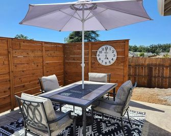 La Dolce Vita- Brand new home - Murphys - Patio