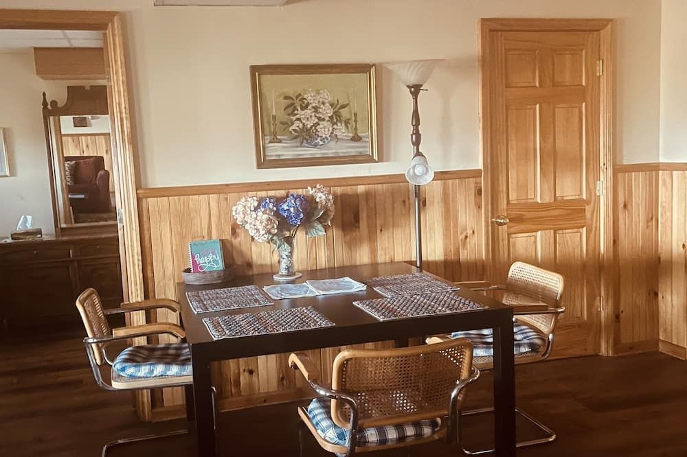 A Spectacular 50 Mile View Of The Hudson Valley Contactless Entry - ساوجرتيس - غرفة طعام