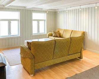Cozy Home In Kristiansund With Wifi - Kristiansund - Living room