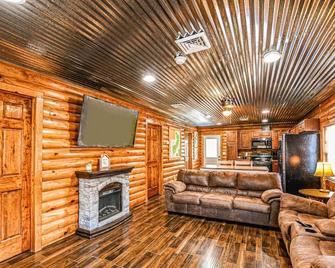 Modern constructed cabin close to Windrock trails! - Rocky Top - Sala de estar