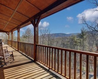 Mountain Top Lodge with Incredible Views - Hot Springs - Balcón