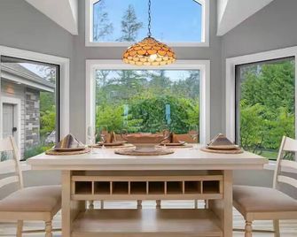 The Luxe Lake House - Charlevoix - Salle à manger