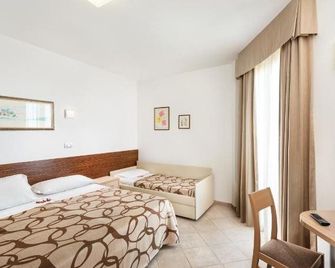 Hotel Fenix - San Benedetto del Tronto - Sypialnia