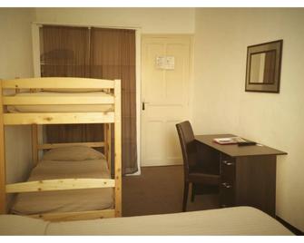 Hotel Le Centre - Le Boulou - Slaapkamer