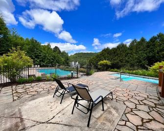 Studio Woodland by Gestion Elite - Mont-Tremblant - Piscina