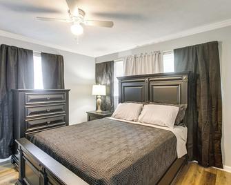 Near Shops And Eats Home With Large Yard - Waycross - Schlafzimmer