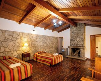 Real Hotel Monterrey - Уарас - Спальня