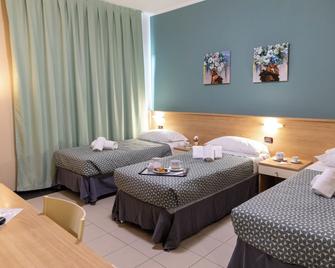 Hotel Ayri - Medesano - Habitación