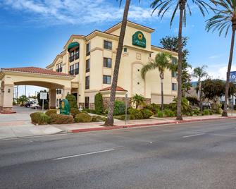 La Quinta Inn & Suites by Wyndham NE Long Beach/Cypress - Hawaiian Gardens - Edificio