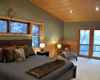 5000 SF Luxe Lakefront Home/Sports Court/Fire pit/Game Room/Fiber Internet - Turtle Lake - Bedroom
