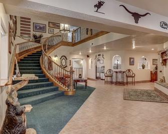 The Snuggle Inn - Loa - Lobby