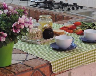 Fresh Apartment 5 Km From The Sea - Siniscola - Ristorante