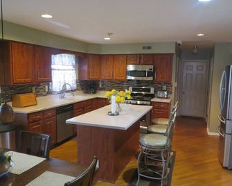 Brookside Home For Work, Relaxation, Education & Study - Wres - Kendall Park - Kitchen