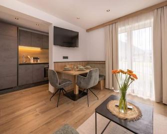 Apartment Top 4 by Interhome - Bruck an der Großglocknerstraße - Essbereich