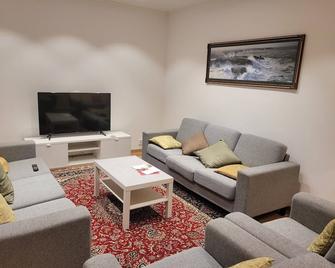 2 Bed Room Quite And Central House In Or - Örebro - Obývací pokoj