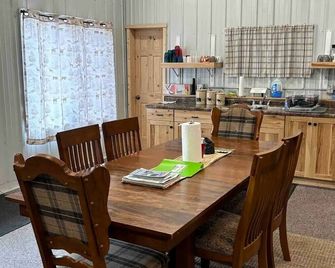 Great remote cabin perfect for sporting enthusiasts! - Northome - Comedor