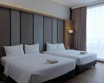 D'Season Premiere Hotel - Jepara - Bedroom