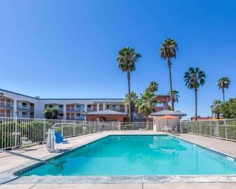 Truestay Inn - Bakersfield - Bazén