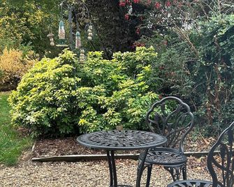 Farndish Manor - Spacious Georgian Manor House - Rural Retreat (sleeps 16+5) - Wellingborough - Patio