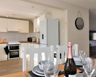 Honeywell House - Airdrie - Bellshill - Kitchen