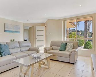 Pool in Paradise by Experience Jervis Bay - Vincentia - Living room