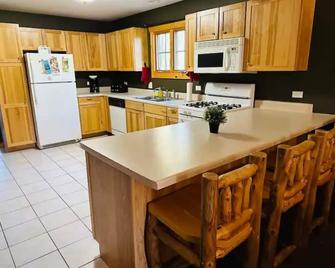 Beautiful place at Starved Rock - North Utica - North Utica - Kitchen