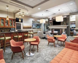 Hilton Garden Inn Columbus - Columbus - Bar
