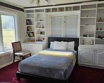 Southern Large Lake Front Custom Estate, - Olive Branch - Bedroom