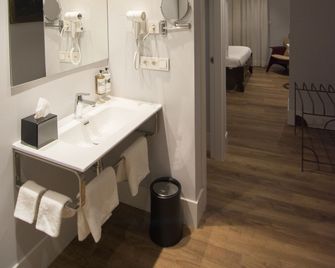 Hotel Oleum - Parking Gratuito bajo disponibilidad y reserva previa - Andújar