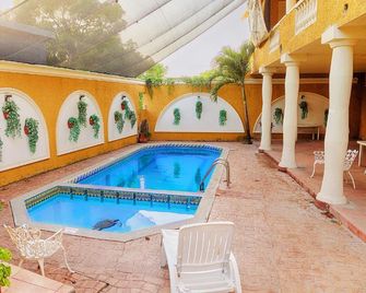 Hotel Suites Ejecutivas - Madero - Zwembad